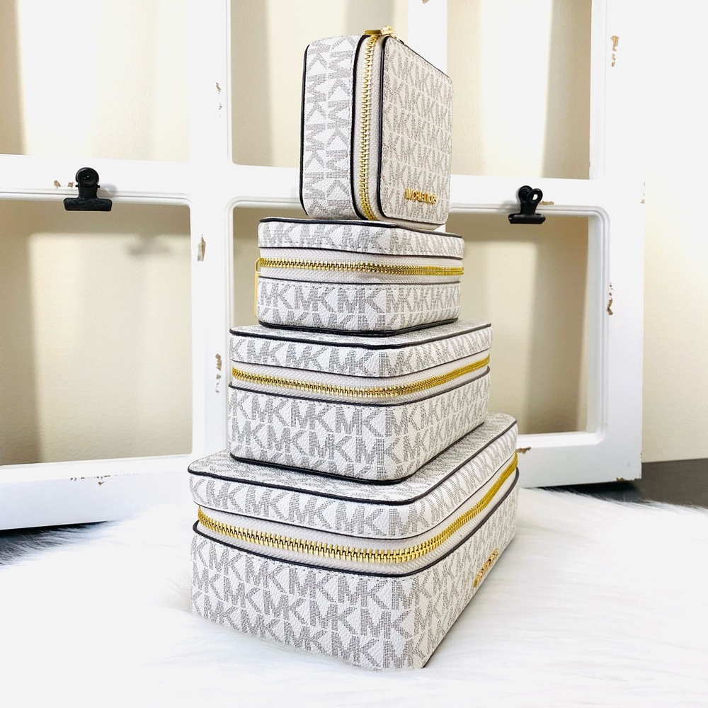 Michael Kors Travel Cubes & Jewelry Case Set - Picture 2 of 15